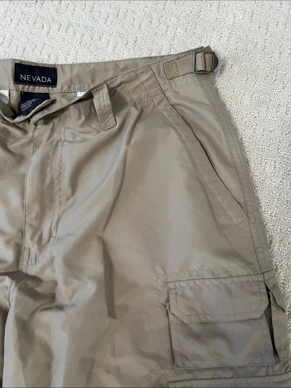 Nevada Men’s Cargo Shorts Sz 34/33 Tan Khaki Pockets Adjustable Baggy Y2K Camp - Picture 4 of 7